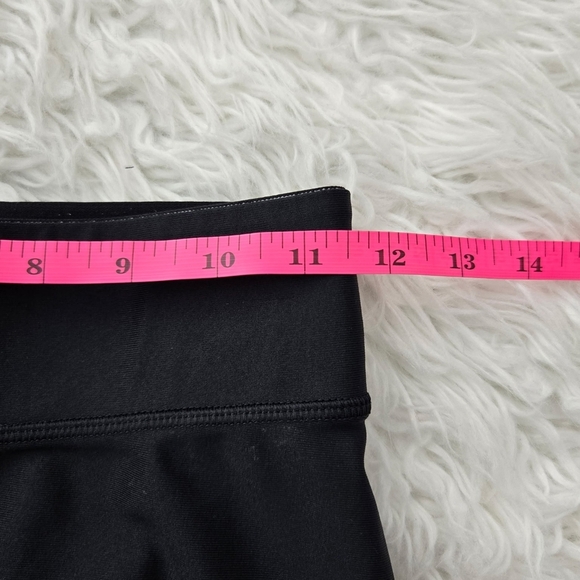 Under Armour Black Compression Shorts. Size Small. Good preowned condition. - Picture 3 of 7